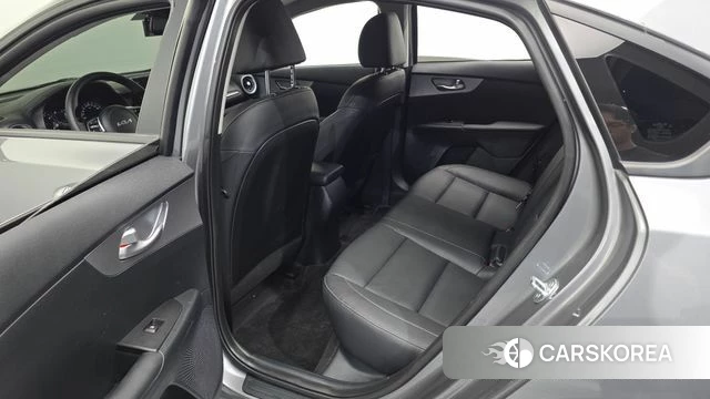 Kia The New K3 2nd generation 2024 Серебристо-серый из Кореи, фото 2