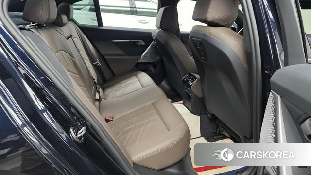 BMW 5 Series (G60) 2024 Черный из Кореи, фото 2
