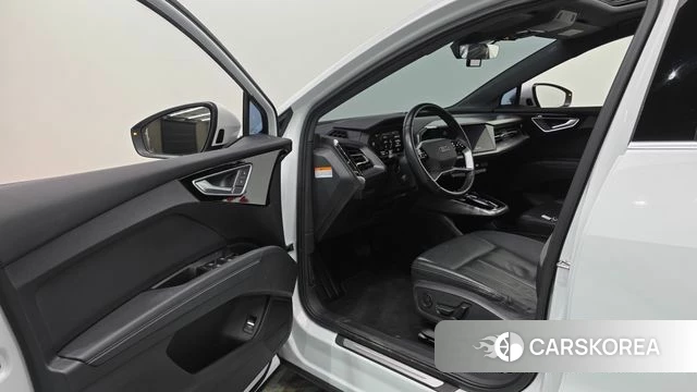 Audi Q4 e-Tron (F4) 2022 Белый из Кореи, фото 2