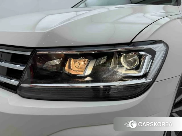 Volkswagen Tiguan L 2021 Белый из Китая, фото 2