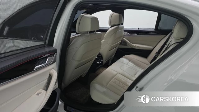 BMW 5 Series (G30) 2022 Белый из Кореи, фото 2