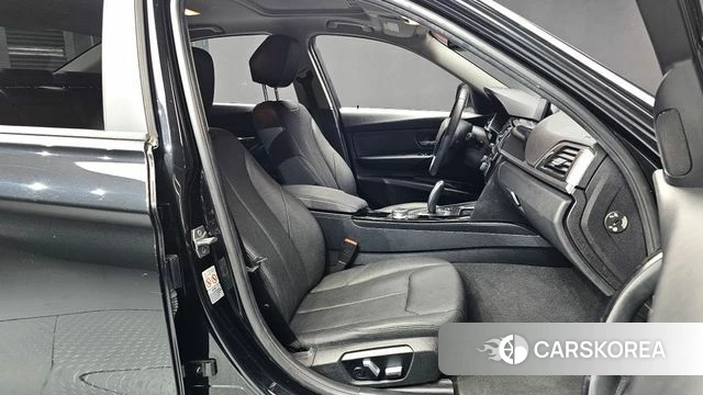 BMW 3 Series (F30) 2018 Черный из Кореи, фото 2
