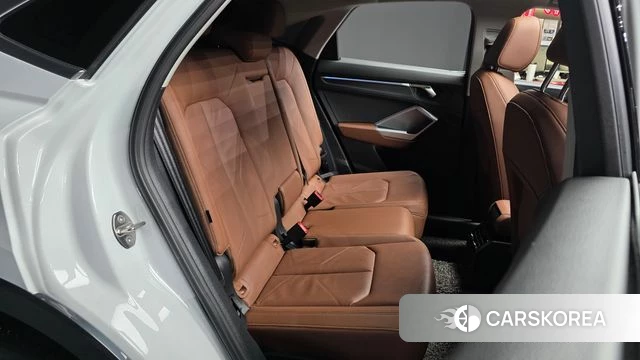 Audi Q3 (F3) 2022 Белый из Кореи, фото 2