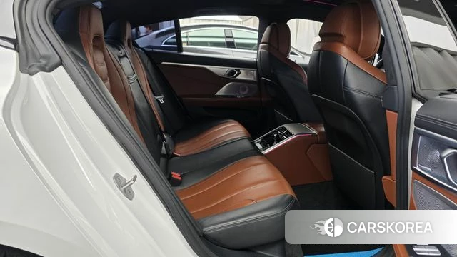 BMW 8 Series (G15) 2021 Белый из Кореи, фото 2