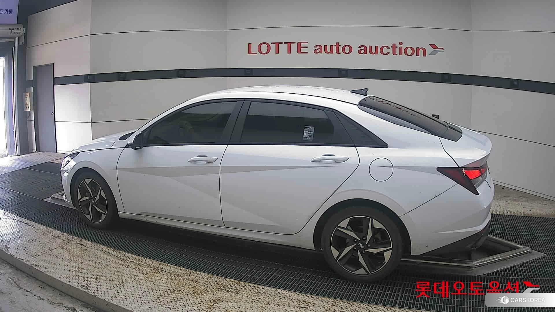 Hyundai Avante 2023 Atlas White из Кореи, фото 2