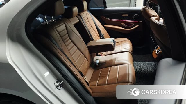 Mercedes-Benz E-Class W213 2021 Белый из Кореи, фото 2