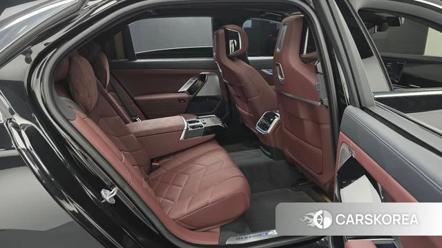 BMW 7 Series (G70) 2025 Черный из Кореи, фото 2