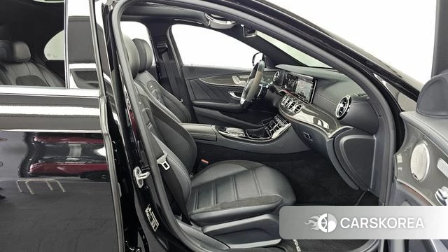 Mercedes-Benz E-Class W213 2022 Черный из Кореи, фото 2