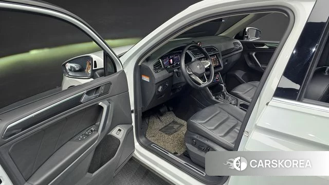Volkswagen Tiguan second Generation 2021 Белый из Кореи, фото 2