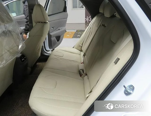 Hyundai The New Avante (CN7) 2024 Белый из Кореи, фото 2