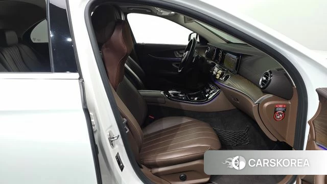 Mercedes-Benz E-Class W213 2018 Белый из Кореи, фото 2