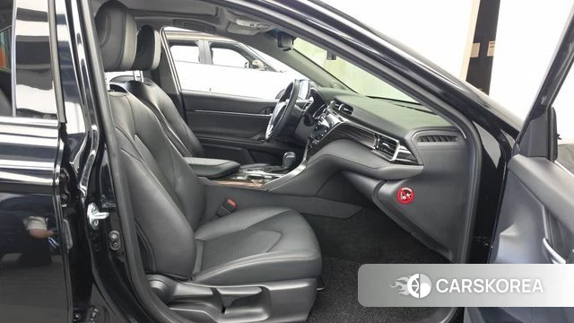 Toyota Camry (XV70) 2019 Черный из Кореи, фото 2