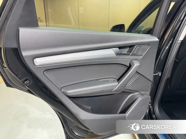 Audi Q5L 2022 Черный из Китая, фото 2