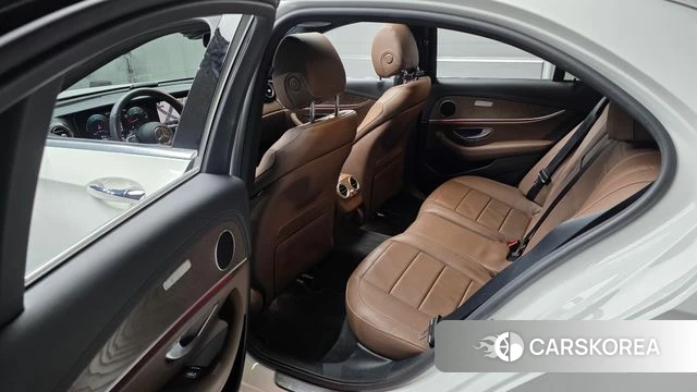 Mercedes-Benz E-Class W213 2021 Белый из Кореи, фото 2