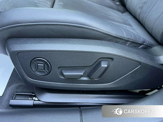 Audi A6 2023 Черный из Китая, фото 2