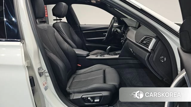 BMW 3 Series (F30) 2018 Белый из Кореи, фото 2
