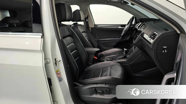 Volkswagen Tiguan second Generation 2019 Белый из Кореи, фото 2