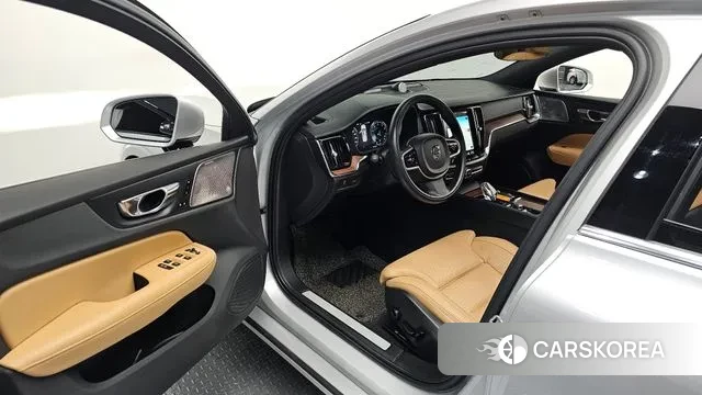 Volvo S60 3rd generation 2021 Серебряный из Кореи, фото 2