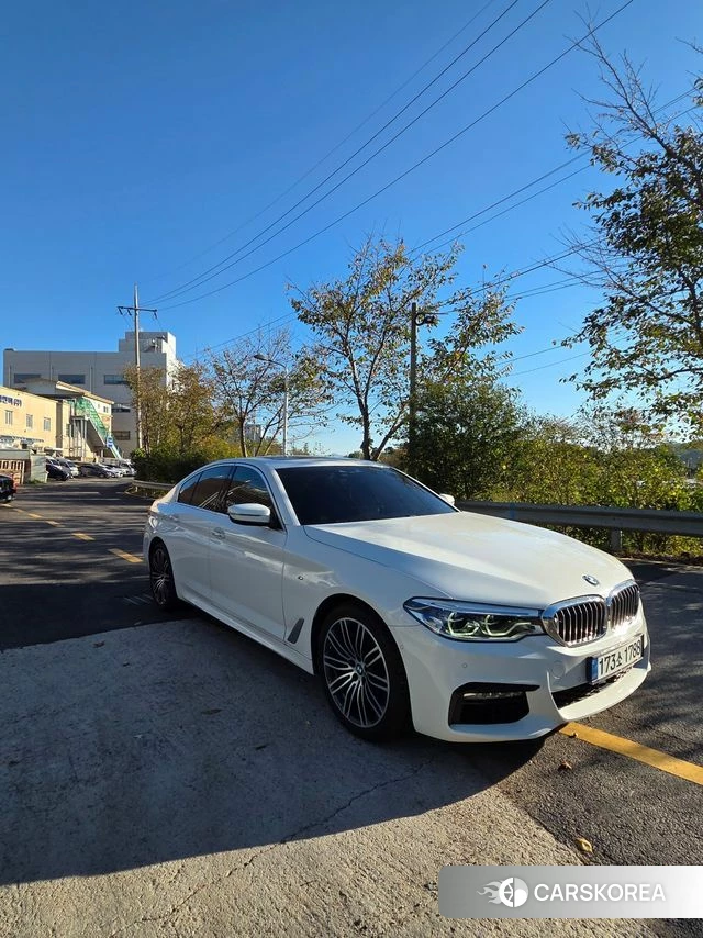 BMW 5 Series (G30) 2018 Белый из Кореи, фото 2