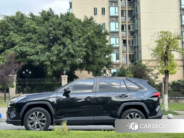 Toyota RAV4 2023 Черный из Китая, фото 2