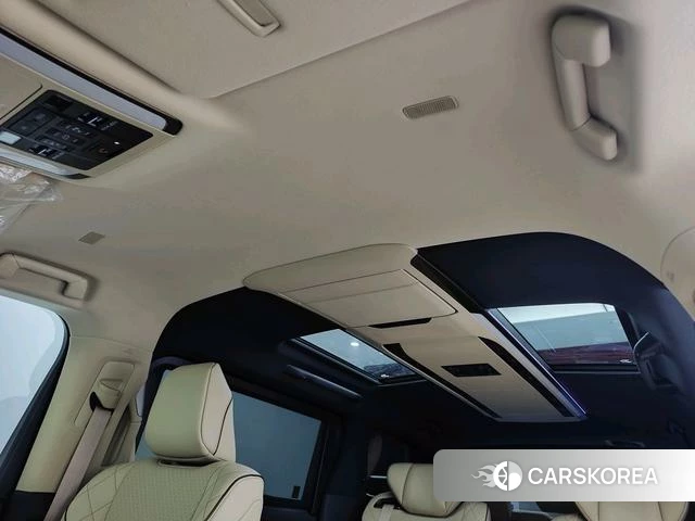 Toyota Alphard 2023 Черный из Китая, фото 2