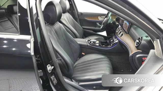 Mercedes-Benz E-Class W213 2019 Черный из Кореи, фото 2