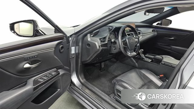 Lexus ES300h 7th generation 2018 Серый из Кореи, фото 2