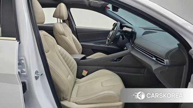 Hyundai The New Avante (CN7) 2024 Белый из Кореи, фото 2