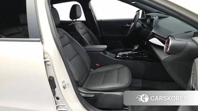 Chevrolet (GM Daewoo) Trax Crossover 2025 Жемчужный цвет из Кореи, фото 2