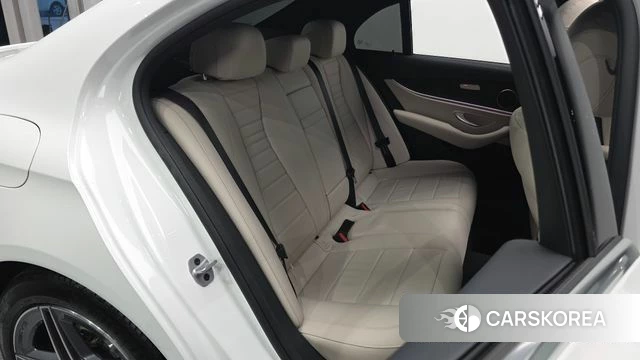 Mercedes-Benz E-Class W213 2023 Белый из Кореи, фото 2