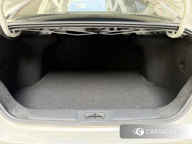 Nissan Sylphy 2021 Белый из Китая, фото 2