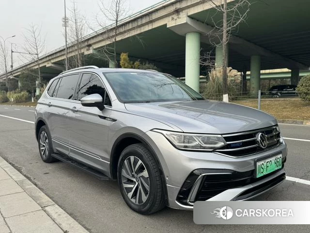 Volkswagen Tiguan L 2021 Серебристо-серый из Китая, фото 2