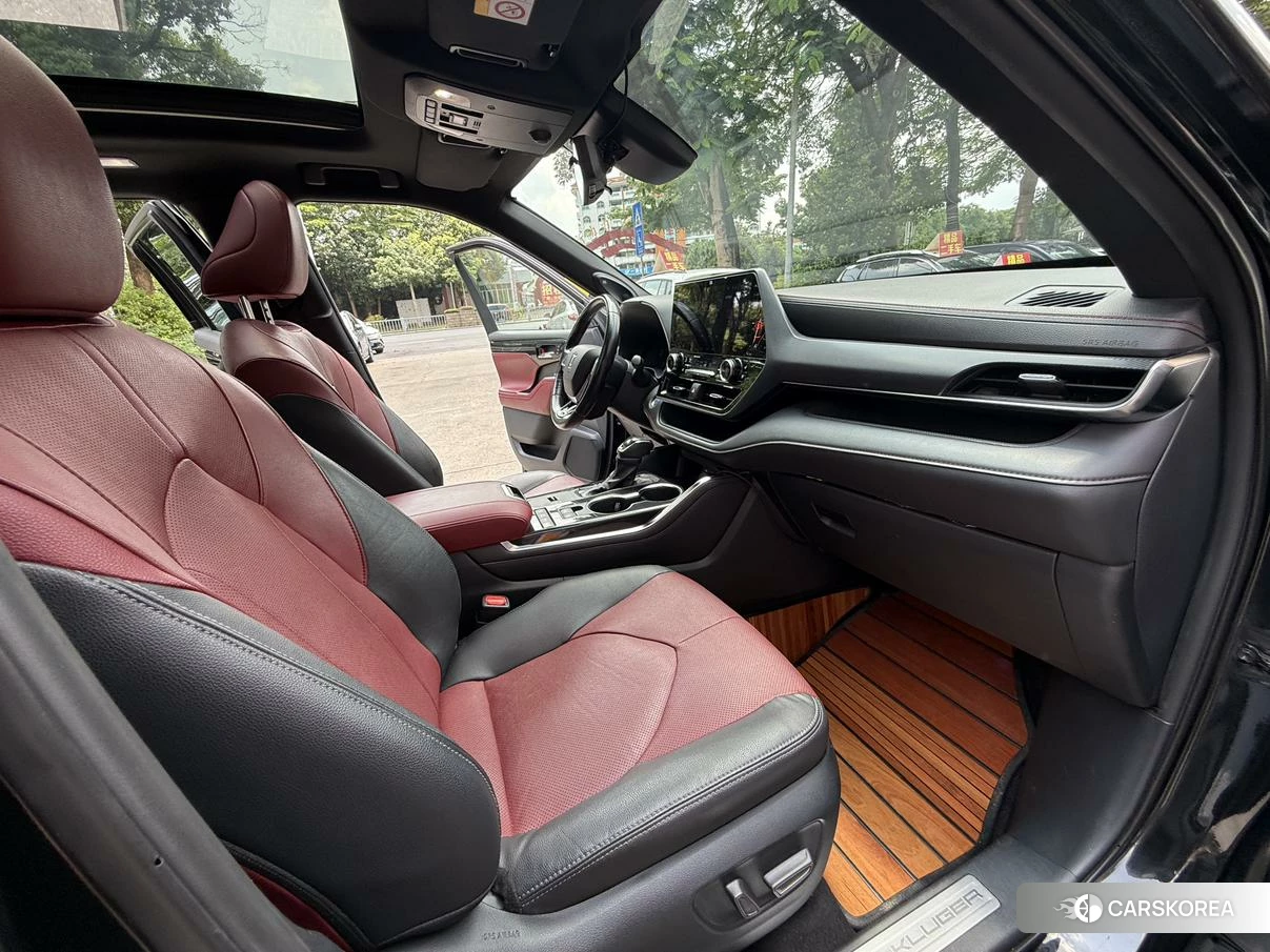 Toyota Crown 2021 Черный из Китая, фото 2