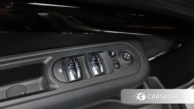 Mini Cooper Clubman 2022 Жемчужный цвет из Кореи, фото 2