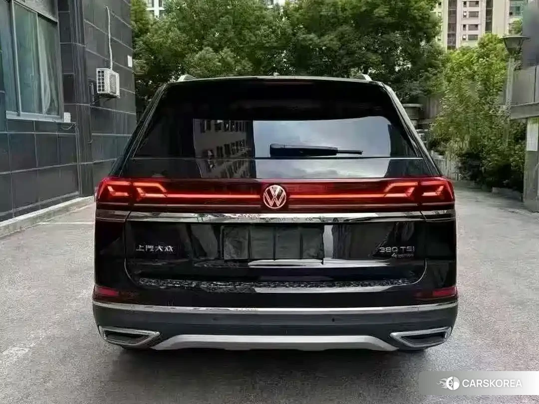 Volkswagen Touareg 2024 Черный из Китая, фото 2