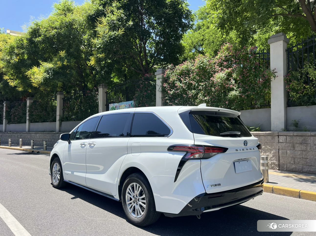 Toyota Sienna 2021 Белый из Китая, фото 2