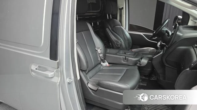 Hyundai Staria 2021 Серебристо-серый из Кореи, фото 2