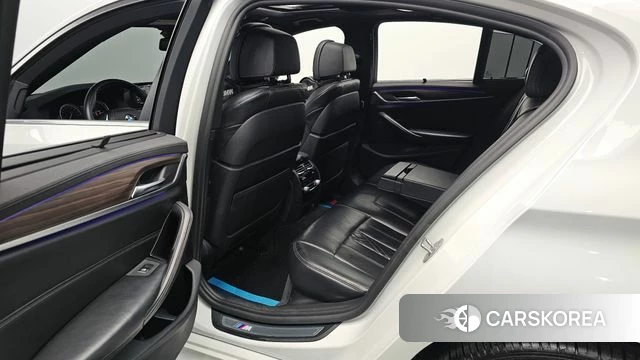 BMW 5 Series (G30) 2018 Белый из Кореи, фото 2