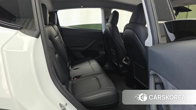 Tesla Model Y 2024 Белый из Кореи, фото 2