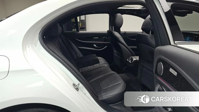 Mercedes-Benz E-Class W213 2023 Белый из Кореи, фото 2