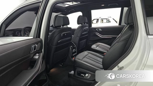 BMW X7 (G07) 2025 Белый из Кореи, фото 2