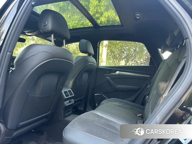 Audi Q5L 2021 Черный из Китая, фото 2