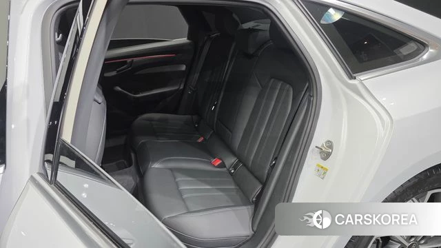 Audi A6 (C9) 2026 Белый из Кореи, фото 2
