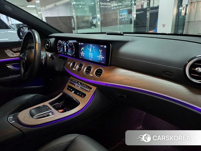 Mercedes-Benz E-Class W213 2022 Серый из Кореи, фото 2