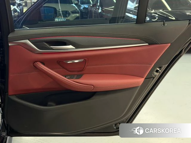 BMW 5 series PHEV 2021 Черный из Китая, фото 2
