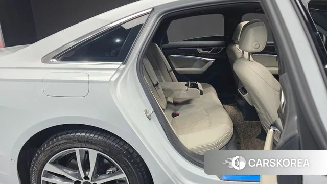 Audi A6 (C8) 2023 Белый из Кореи, фото 2