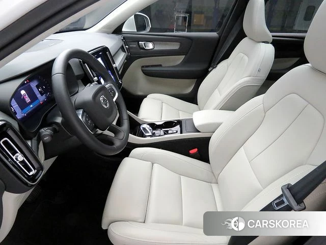 Volvo XC40 2025 Белый из Кореи, фото 2