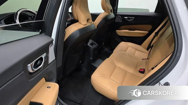 Volvo XC60 second Generation 2025 Белый из Кореи, фото 2
