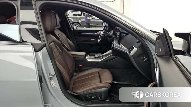 BMW i4 2024 Цвет галактики из Кореи, фото 2