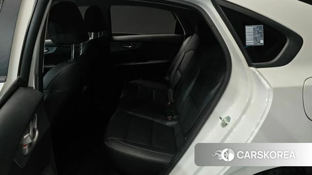 Kia The New K3 2nd generation 2022 Белый из Кореи, фото 2